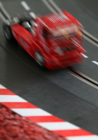 Renntruck in voller Fahrt